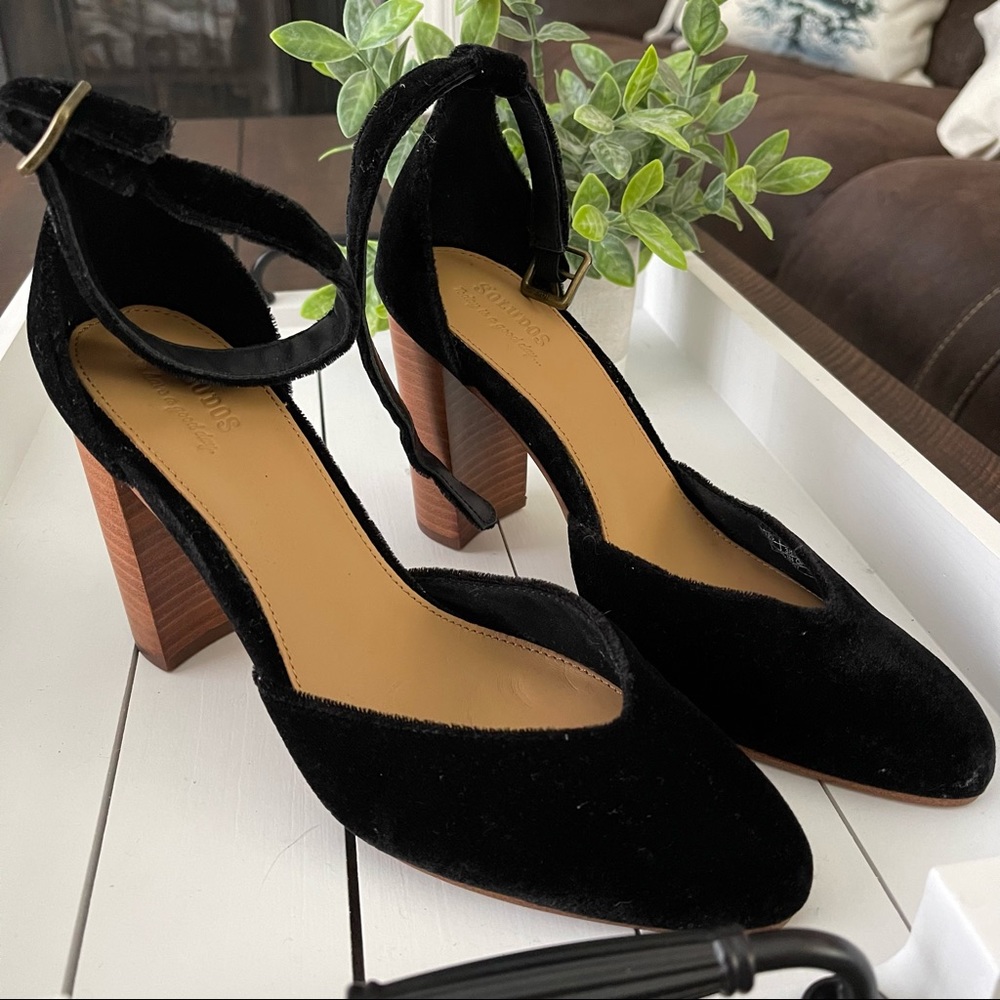NWOT Soludos Suede Collette Heel Black Size 8, 4 inch heel